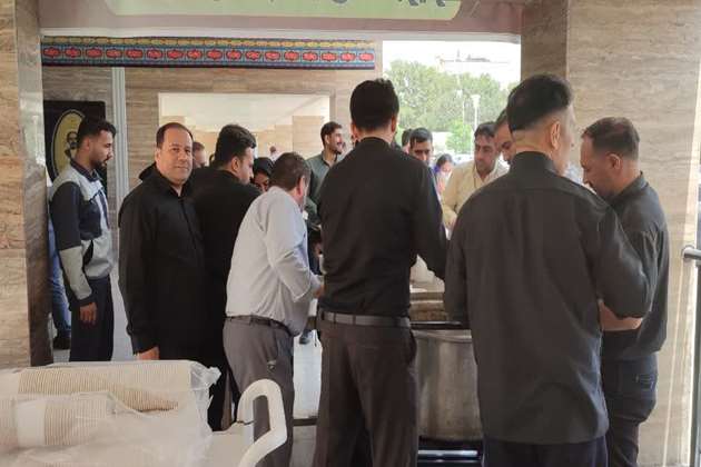 برگزاری دعای پرفیض زیارت عاشورا و توزیع نذورات
